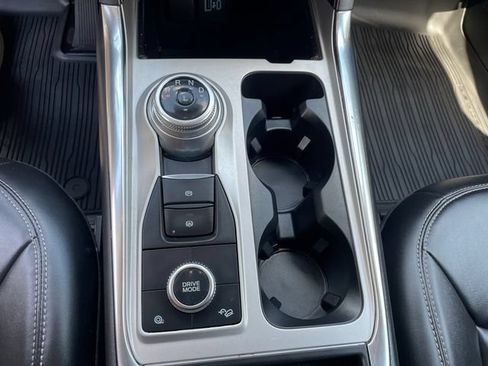 Used 2022 Ford Explorer XLT w/ Equipment Group 202A AWD/4WD image 33