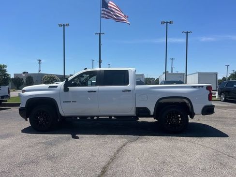 Used 2025 Chevrolet Silverado 2500 Custom w/ Custom Value Package AWD/4WD image 6