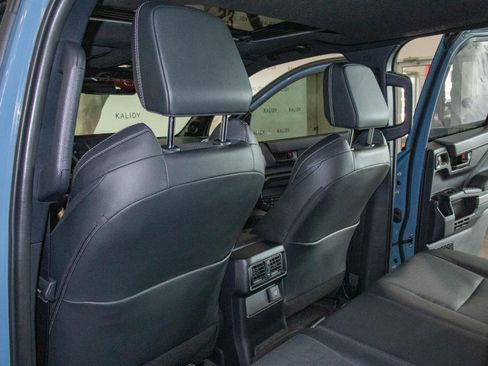 Used 2025 Toyota 4Runner TRD Off-Road Premium image 10