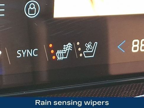 Used 2025 Chevrolet Traverse RS image 37