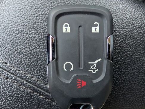 Used 2023 GMC Terrain SLT w/ Tech Package image 29