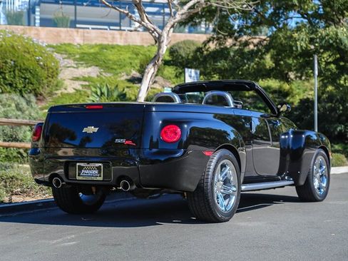 Used 2005 Chevrolet SSR w/ Preferred Equipment Group image 7