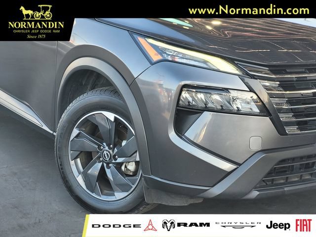 Used 2025 Nissan Rogue SV AWD/4WD image 5