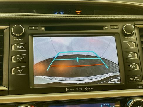 Used 2019 Toyota Highlander XLE FWD image 23