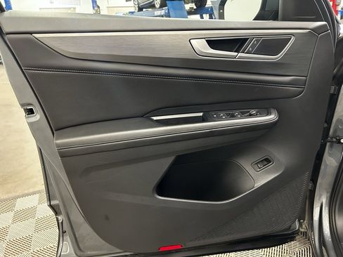 Used 2024 Volkswagen Atlas Cross Sport SE image 11