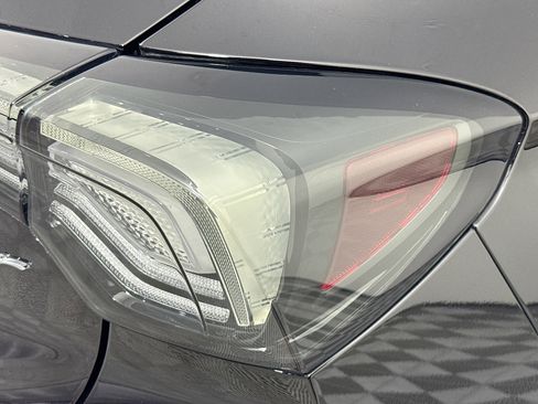 Used 2024 Buick Encore GX Avenir w/ Avenir Technology Package FWD image 33
