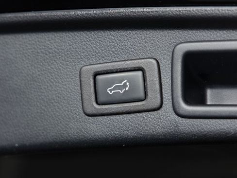 Used 2017 Subaru Forester 2.5i Touring image 22