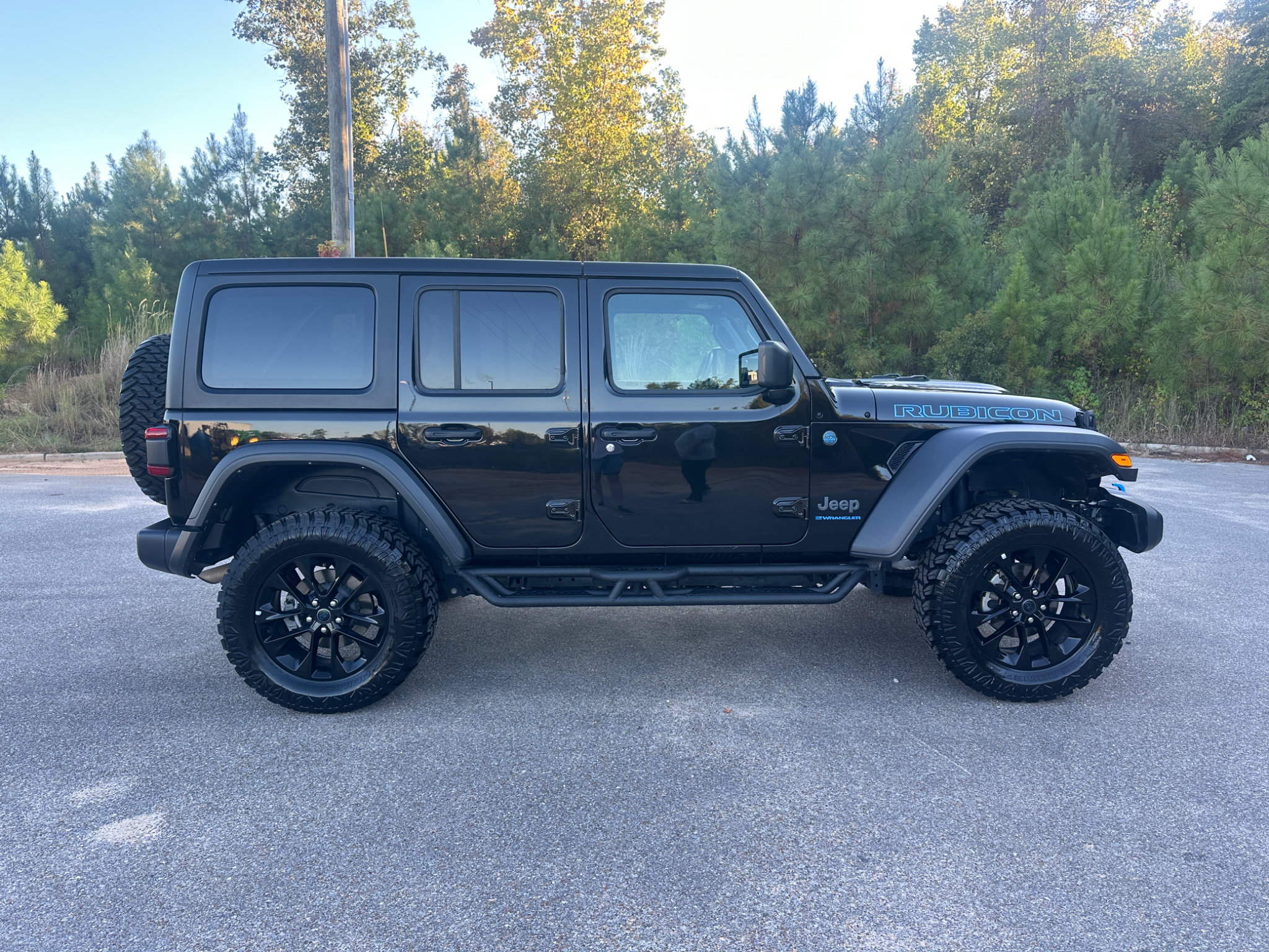 Used 2024 Jeep Wrangler Unlimited Rubicon 4xe AWD/4WD image 4