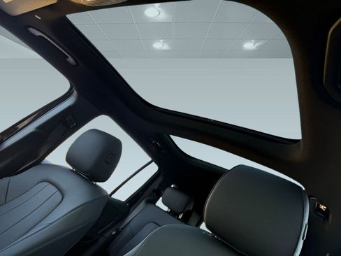 New 2026 Mercedes-Benz GLB 250 image 11