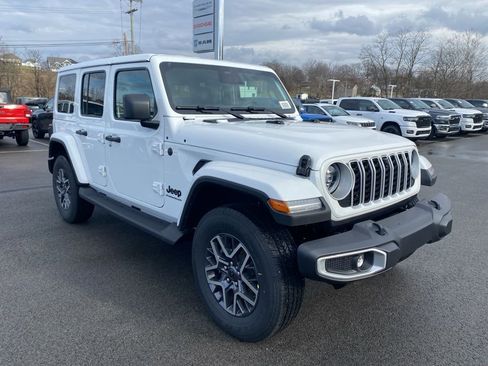 New 2026 Jeep Wrangler Unlimited Sahara AWD/4WD image 1