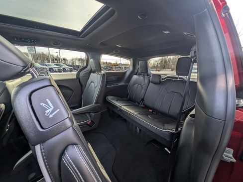 New 2026 Chrysler Pacifica Limited image 17