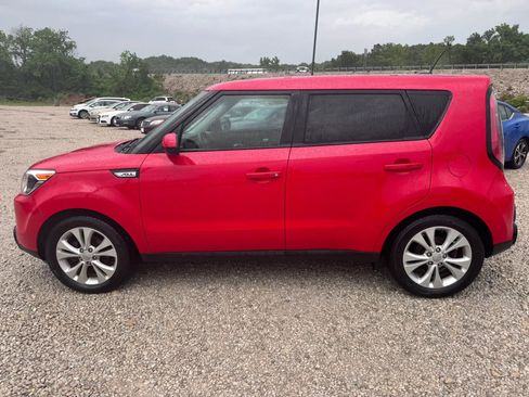 Used 2016 Kia Soul + FWD image 3