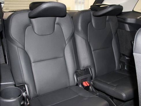 Used 2023 Volvo XC90 B5 Plus image 34