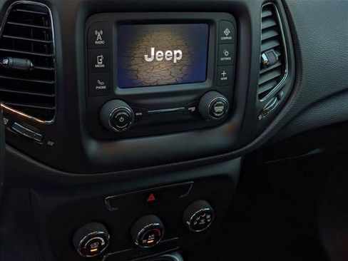 Used 2018 Jeep Compass Latitude image 13