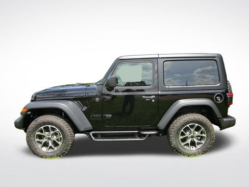 Used 2025 Jeep Wrangler Sport AWD/4WD image 3