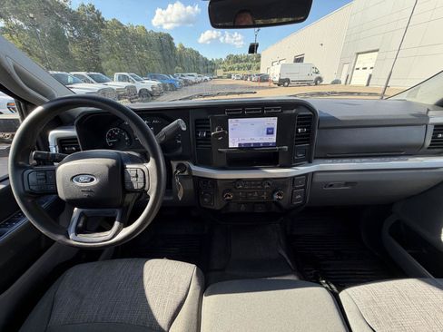 Used 2023 Ford F250 XLT AWD/4WD image 7