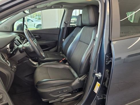 Certified 2022 Chevrolet Trax LT w/ LT Convenience Package image 12