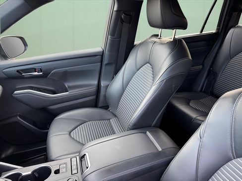 Used 2022 Toyota Highlander XSE image 8