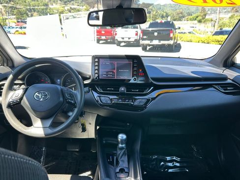 Used 2019 Toyota C-HR LE FWD image 31