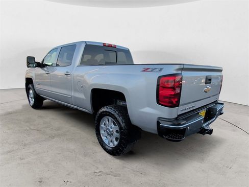 Used 2015 Chevrolet Silverado 2500 LT w/ LT Convenience Package image 3