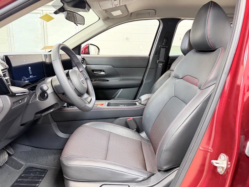 Used 2025 Nissan Kicks SR AWD/4WD image 13