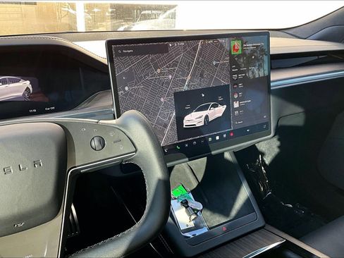 Used 2022 Tesla Model S image 6