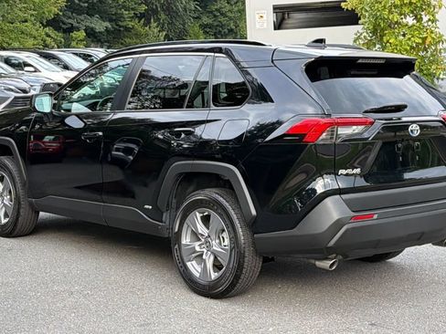 Used 2022 Toyota RAV4 LE AWD/4WD image 4