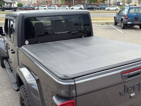 Used 2021 Jeep Gladiator Sport image 25