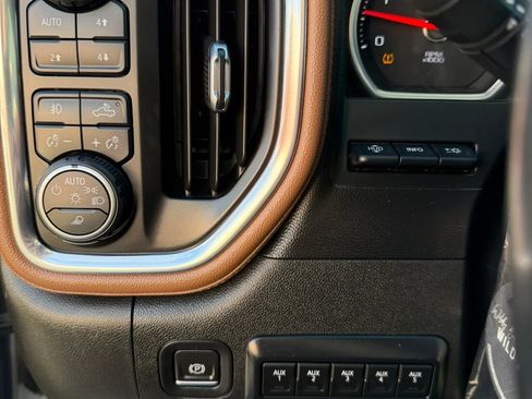 Used 2021 Chevrolet Silverado 2500 High Country w/ Z71 Off-Road Package image 17