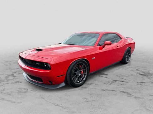 Used 2016 Dodge Challenger SRT w/ Technology Group RWD image 1