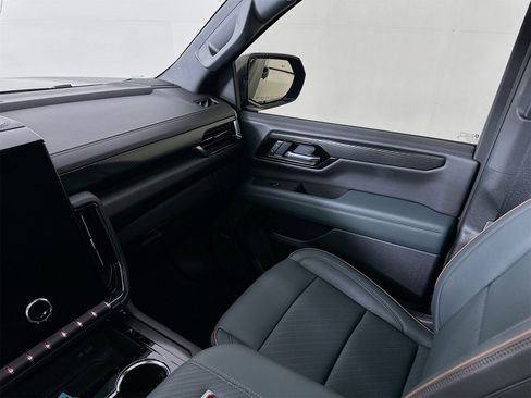 Used 2025 GMC Yukon AT4 w/ AT4 Premium Package image 26