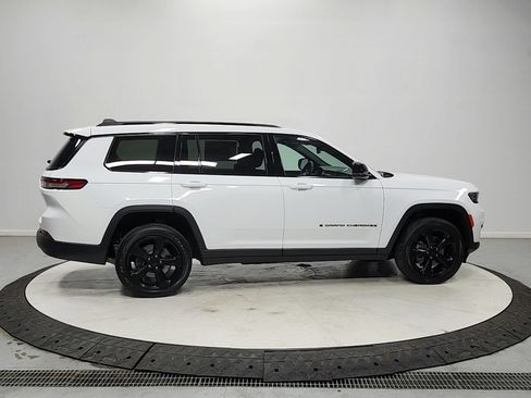 Used 2024 Jeep Grand Cherokee L Laredo AWD/4WD image 8