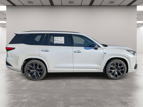 New 2026 Lexus TX 500h AWD image 6