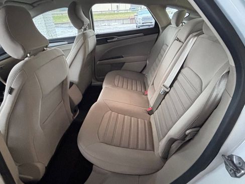 Used 2018 Ford Fusion SE image 16