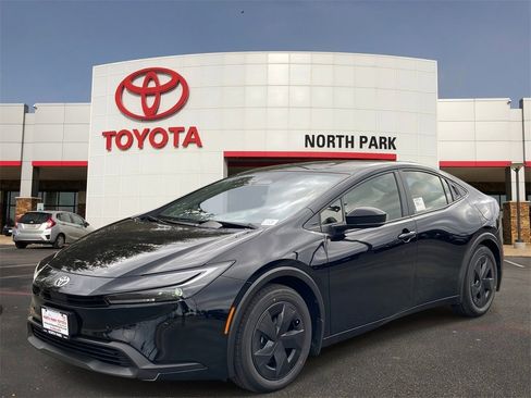 New 2026 Toyota Prius LE image 1