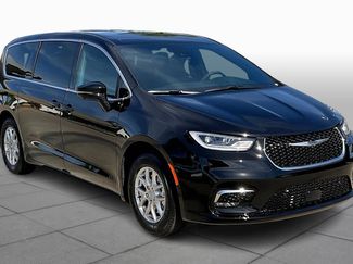 New 2026 Chrysler Pacifica Select video 2