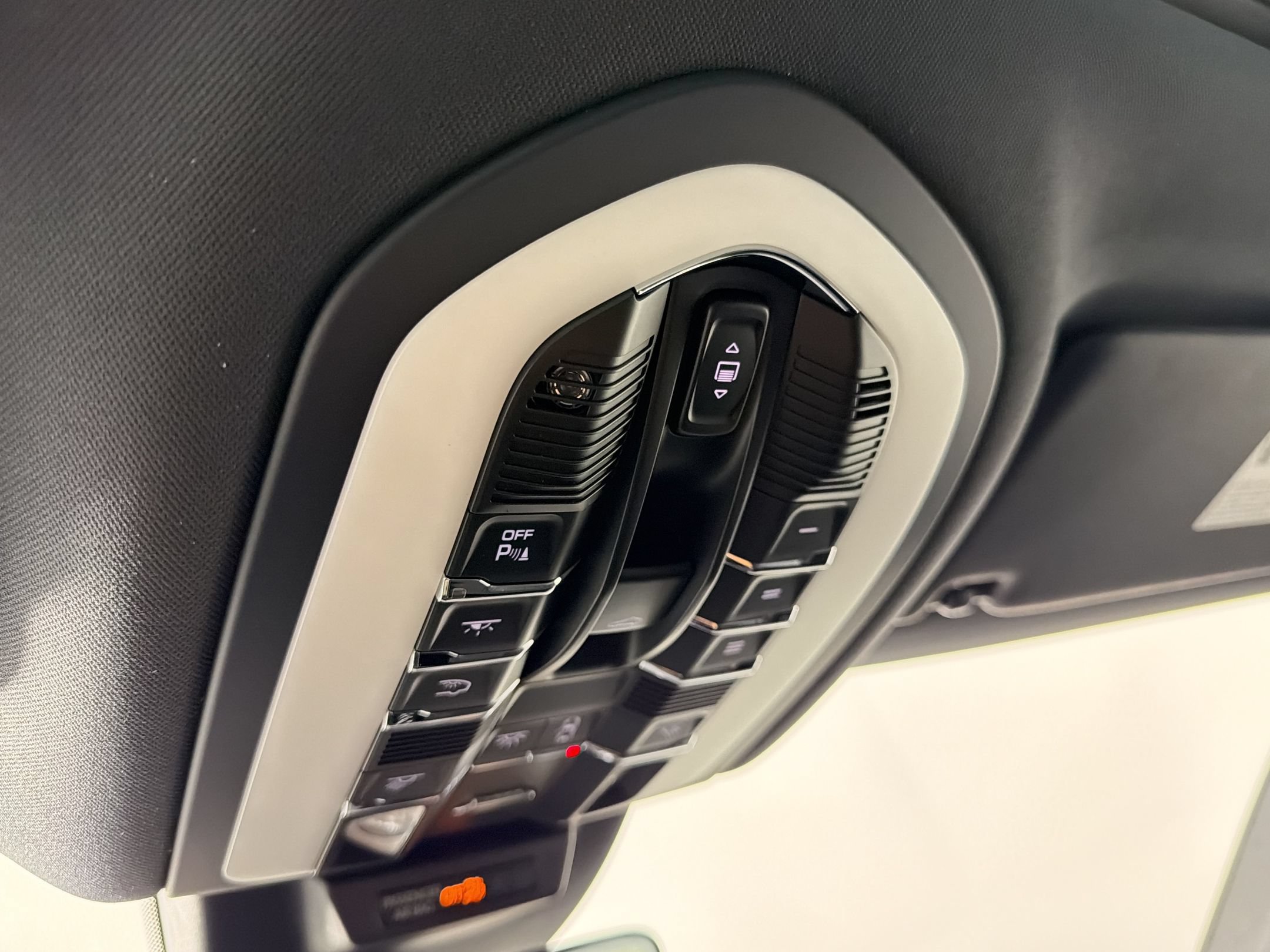 Certified 2026 Porsche Macan AWD/4WD image 27