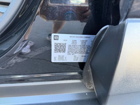 Used 2025 Chevrolet Trax LT FWD image 28