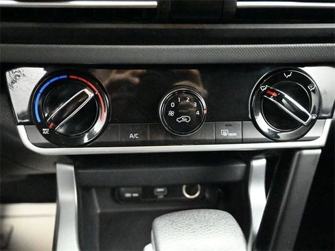 Used 2021 Kia Seltos LX image 17