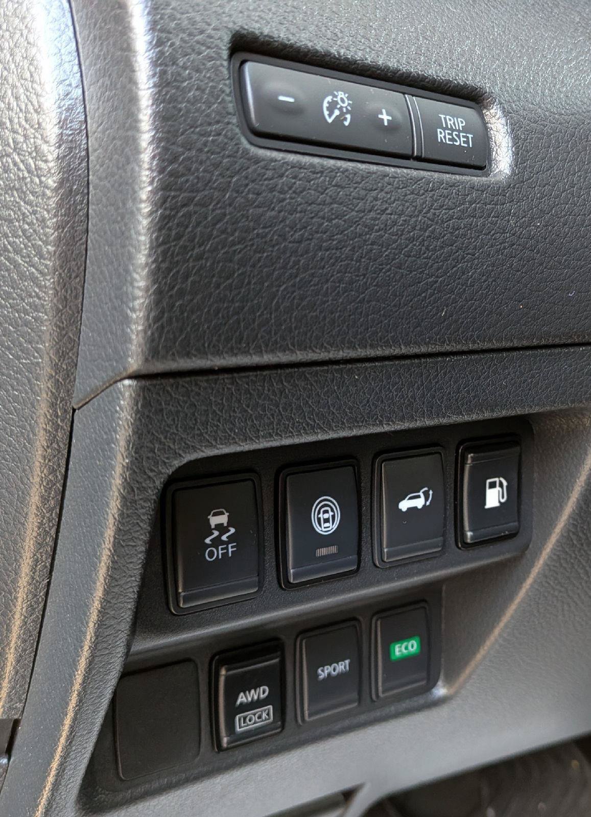 Used 2020 Nissan Rogue SV AWD/4WD image 16