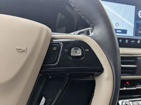 Used 2025 Lincoln Corsair FWD w/ Equipment Group 101A image 15