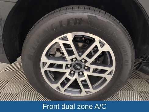 Used 2025 Ford Expedition Active RWD image 20