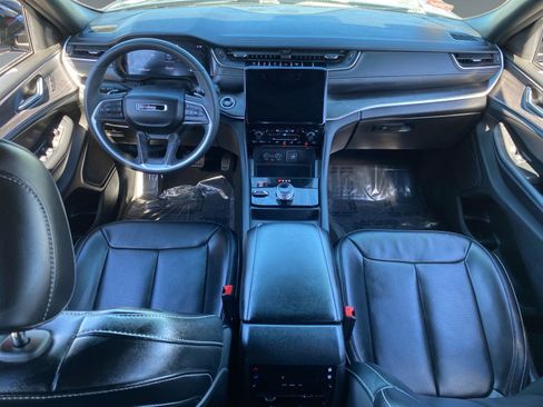 Used 2024 Jeep Grand Cherokee L Limited w/ Luxury Tech Group II AWD/4WD image 10