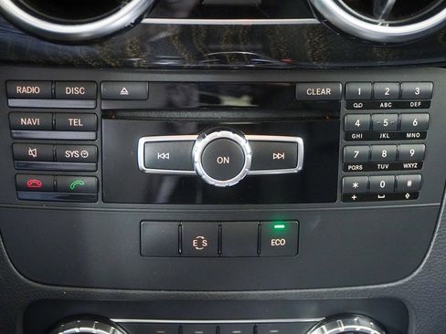 Used 2015 Mercedes-Benz GLK 350 4MATIC image 27