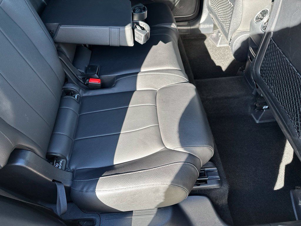 Used 2021 Mercedes-Benz GLB 250 4MATIC w/ Premium Package image 21