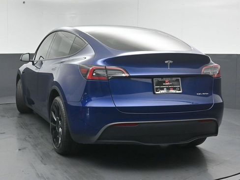 Used 2022 Tesla Model Y Long Range image 6