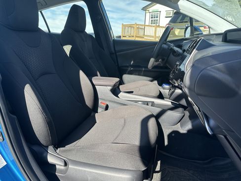 Used 2019 Toyota Prius LE image 10