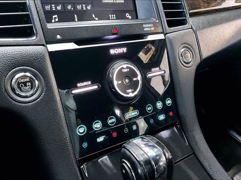 Used 2018 Ford Taurus Limited FWD image 15
