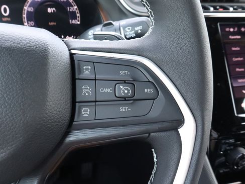 New 2025 Jeep Grand Cherokee Laredo X w/ Luxury Tech Group I image 31