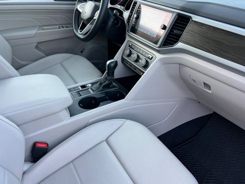 Used 2021 Volkswagen Atlas SE image 17